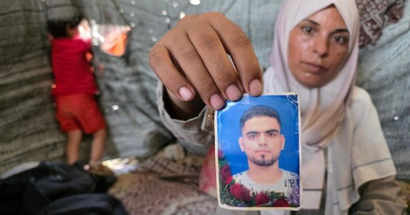 في يوم المفقودين.. صورة أخيها آخر ما تبقى لفاطمة من أثره