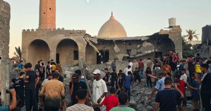 غزة الاثنين: 8 شهداء وإصابات في غارات وإطلاق نار واستهدافات تطال خيامًا ومنزلًا ومساجد ومنشآت خدمية.. وإسرائيل تقول إنها ضربت مخازن أسلحة لحماس