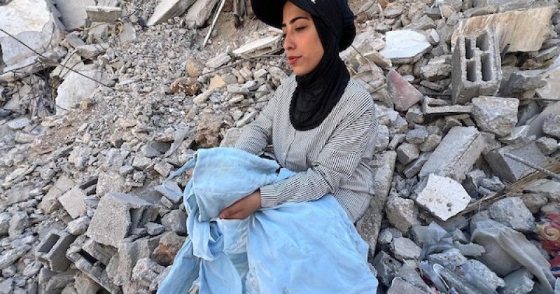 زفاف مؤجل فوق أنقاض البيت