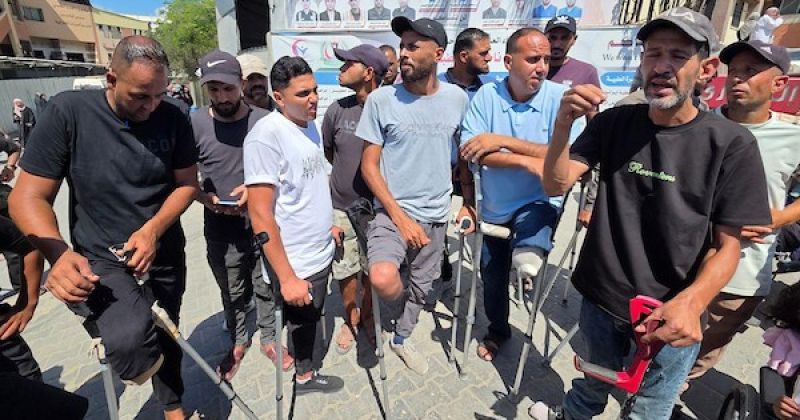 مرضى غزة يطالبون بفرصة للعلاج خارج القطاع