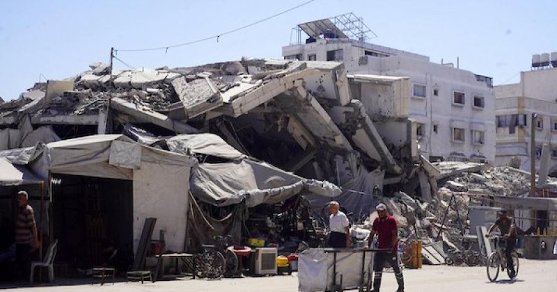 إصابة ثلاثة أطفال بانهيار سقف منزل متضرر من قصف إسرائيلي سابق غرب مدينة غزة