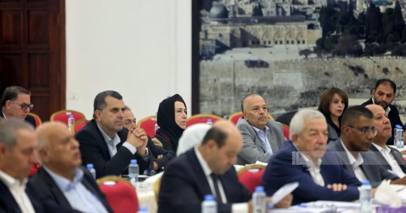 هل تُجرى الانتخابات فعلاً أم بدأ التمهيد لتأجيلها؟ فتح بين «استحالة» الرجوب وتمسّك عباس بموعد نوفمبر