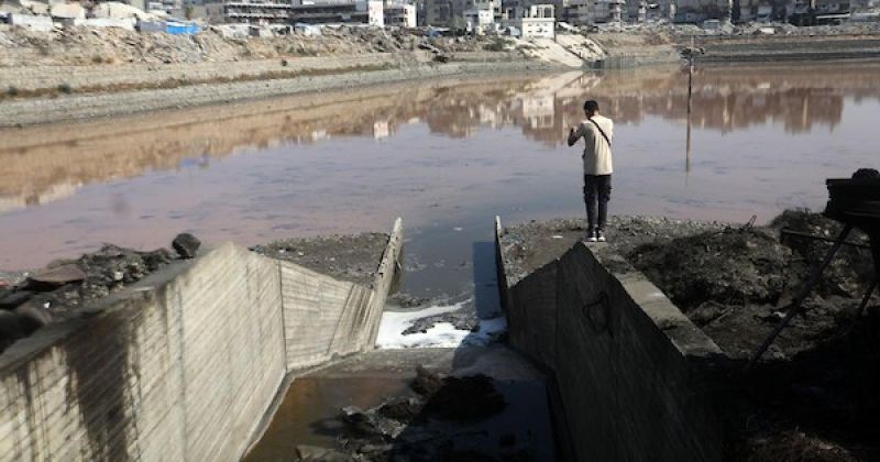 الماء ملوث والقمامة تحاصر الأحياء.. سكان غزة بين انهيار الصرف الصحي وخطر الأمراض