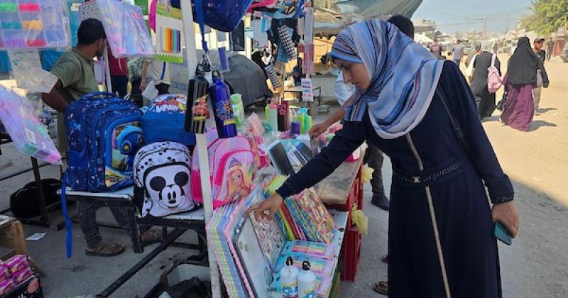 بين حقائب المدرسة وخيام الدراسة.. أطفال غزة يستعدون لعام دراسي جديد تحت وطأة الحرب