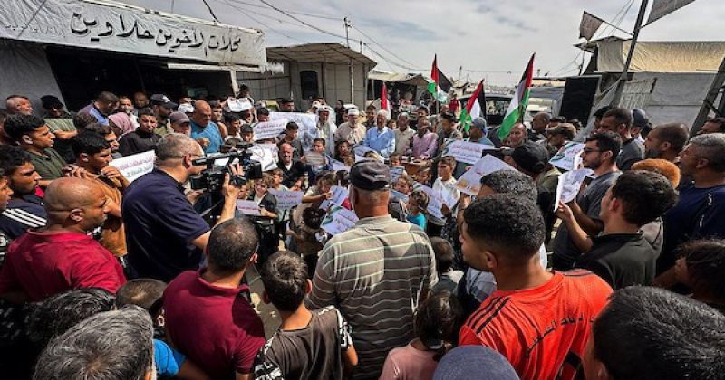 احتجاجات في مخيمات جباليا.. عائلات فلسطينية تطالب بإنهاء معاناة النزوح وتوفير الاحتياجات الأساسية