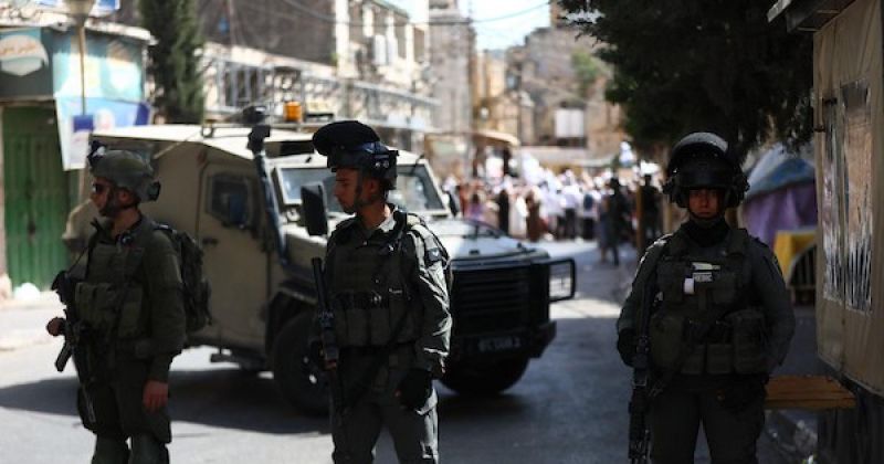 اعتقالات واقتحامات واسعة في الضفة والقدس.. اعتداءات للمستوطنين تطال المزارعين وموسم الزيتون