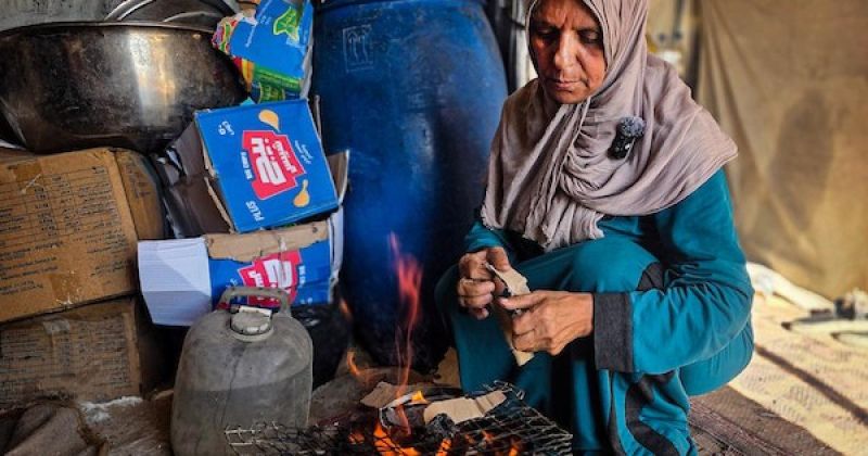 الجوع يهدد نازحي غزة مجددًا.. تقليص المساعدات الغذائية يفاقم معاناة آلاف الأسر