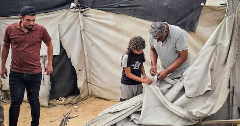 من ركام المنازل إلى خيام النزوح.. فلسطينيون في غزة يستعدون لشتاء جديد وسط أزمة مأوى خانقة