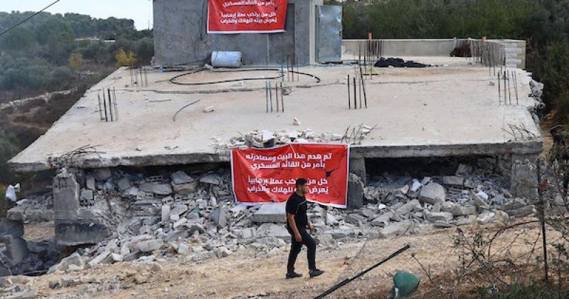 الأقصى تحت الاقتحام والبلدات تحت الحصار.. أكثر من 100 محتجز وهدم منزل واقتلاع زيتون في القدس