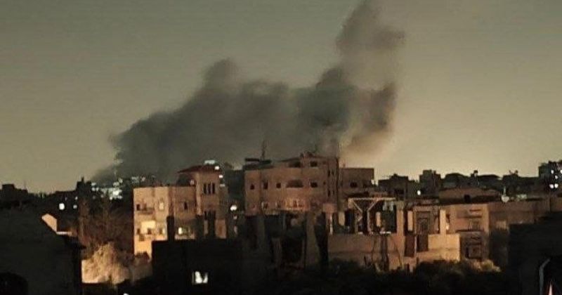 غارة إسرائيلية تستهدف منزلاً في مخيم النصيرات وسط قطاع غزة