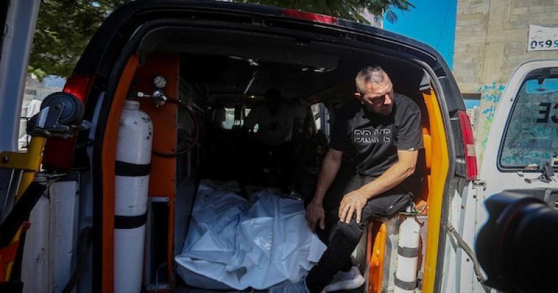 ودّاع جثامين ضحايا غارة جوية إسرائيلية استهدفت مبنى الأصالة السكني غرب غزة