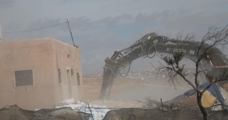 شهيد وإصابات وحملة اقتحامات في الضفة.. اعتداءات المستوطنين تتسع من القدس إلى حقول الزيتون