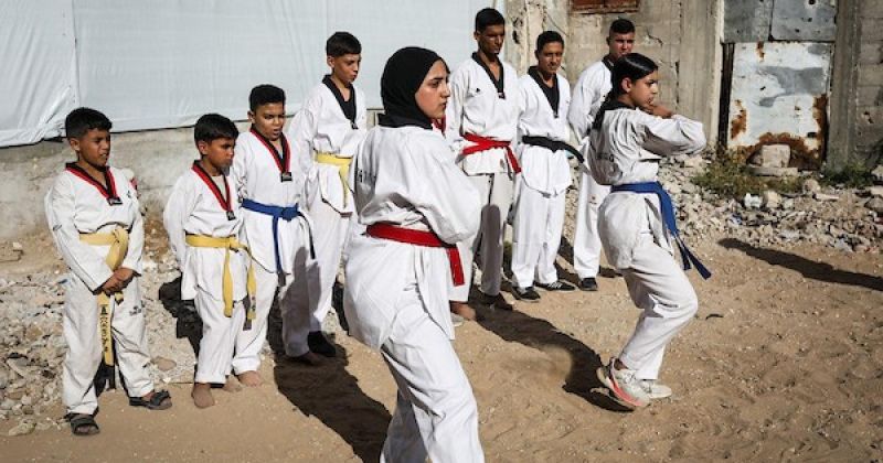وسط أنقاض الحرب.. أطفال غزة يمارسون التايكوندو رغم دمار المنشآت الرياضية