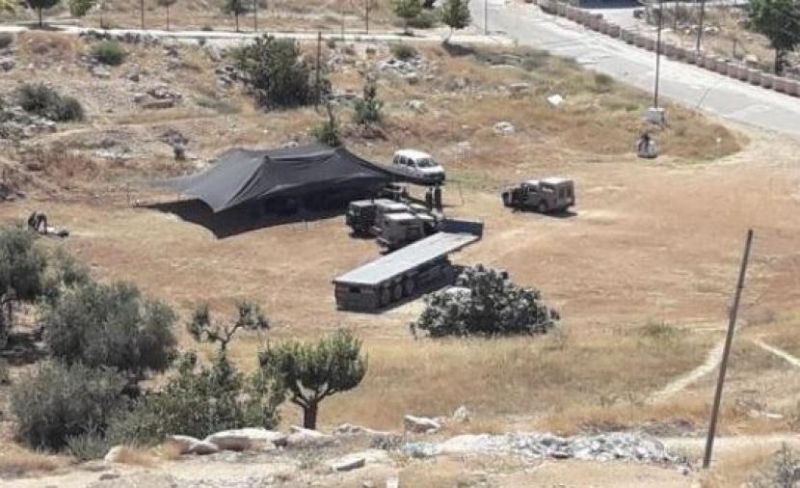 مستوطنون ينصبون كرفانًا وخيمة ببلدة زعترة شرق بيت لحم