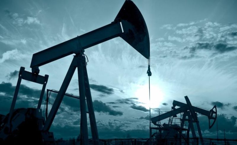 انخفاض أسعار النفط مع خروج الناقلات من مضيق هرمز