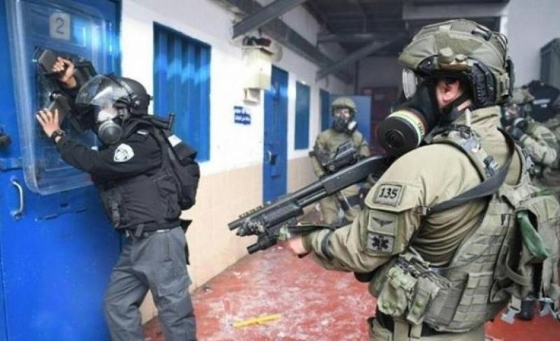 "إعلام الأسرى": عملية قمع عنيفة تعرض لها أسرى النقب قبل يومين