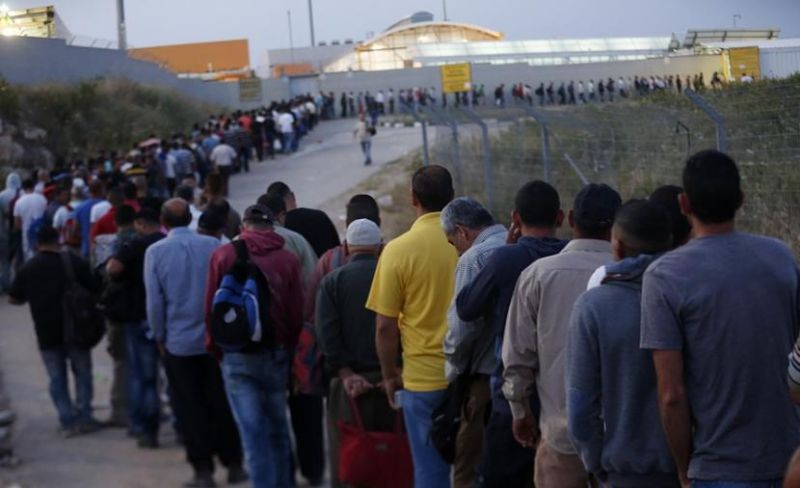 مؤسسات الأسرى: الاحتلال يرتكب جرائم منظمة بحقّ العمال الفلسطينيين
