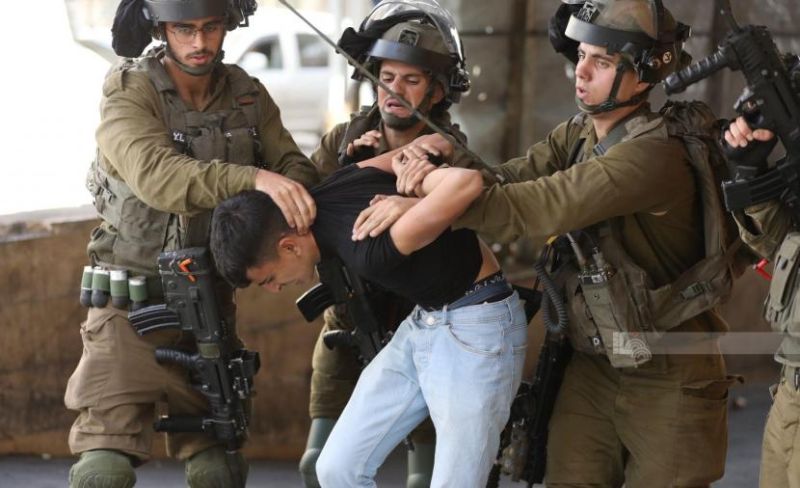 25 معتقلاً بحملات الاحتلال في الضفة منذ صباح اليوم