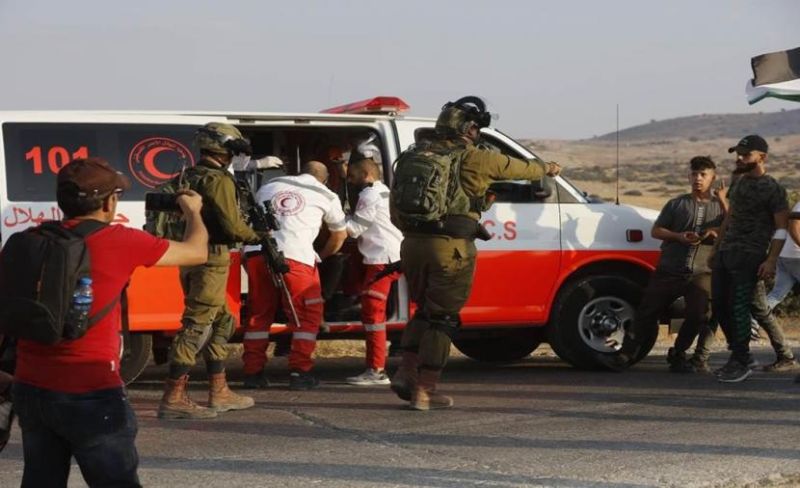 إصابة طفل واعتقال شاب بعد محاصرة منزل في نابلس