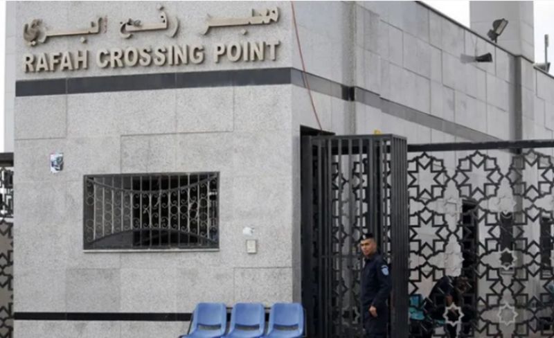 مغادرة 98 مريضًا ومرافقيهم عبر معبر رفح