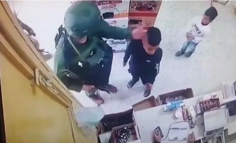 قوات الاحتلال تعتدي على طفلين من بلدة الخضر ببيت لحم