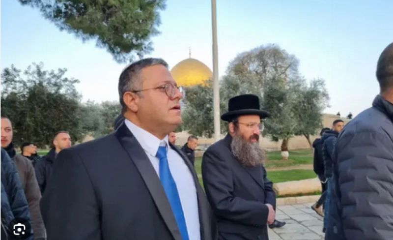 بن غفير يقتحم الأقصى بحماية الاحتلال