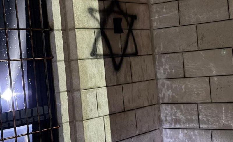 مستوطنون يقطعون أعمدة الكهرباء في بيتا جنوبي نابلس