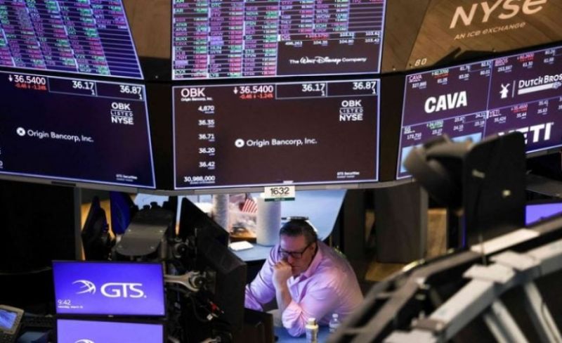 الأسهم العالمية ترتفع بقوة وتقترب من قمة قياسية