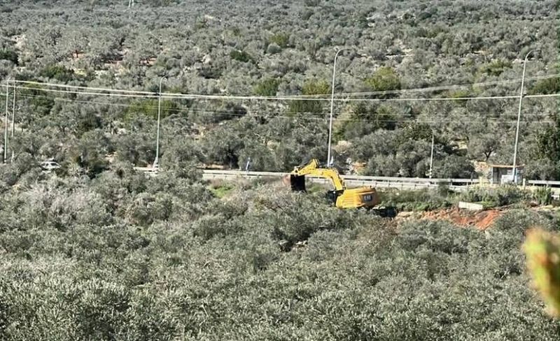 قوات الاحتلال تحتجز صهريج مياه في خربة الحمة بالأغوار الشمالية