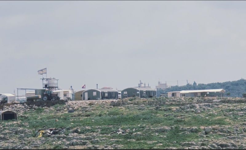 مستوطنون يسيجون أراض محاذية لخيام المواطنين في الأغوار الشمالية