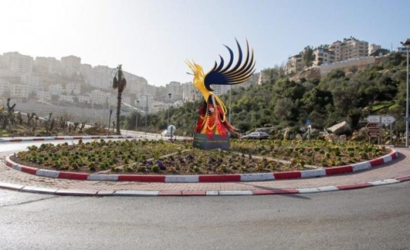 موقع إسباني يهكم على دوار الفينيق برام الله: السلطة أول القامعين للمقاومة