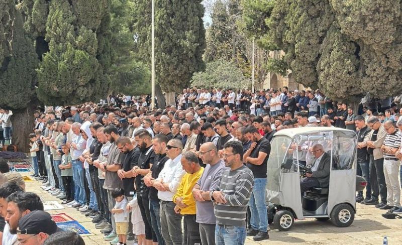70 ألف مصلّ يؤدون صلاة الجمعة في الأقصى
