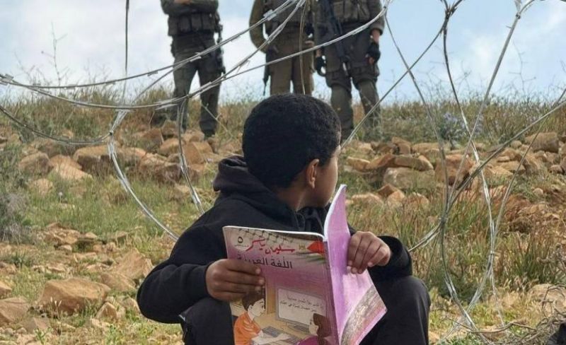 الاحتلال يمنع طلبة "أم الخير" بمسافر يطا من الوصول إلى مدرستهم