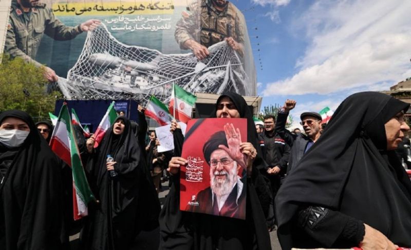 مسيرات شعبية في إيران احتفالاً بـ"النصر" وإحياء أربعين خامنئي