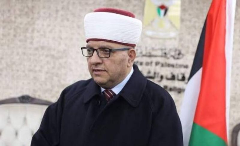 قوات الاحتلال تعتقل وزير الأوقاف السابق حاتم البكري بالخليل