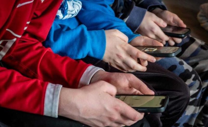 بريطانيا تعتزم فرض قيود على استخدام وسائل التواصل لمن أعمارهم دون 16 عامًا