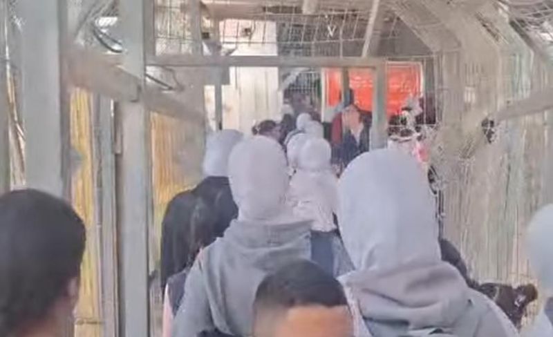 الاحتلال يمنع خروج طلبة المدارس من حاجز الشياح في جبل المكبر