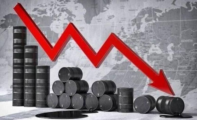 تراجع بأسعار النفط بعد إعلان إيران فتح مضيق هرمز