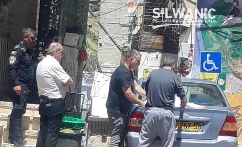 الاحتلال يُسلم مقدسيًا وأشقائه قرارًا بإخلاء منازلهم بسلوان