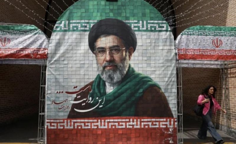 "رويترز": خامنئي أمر بإبقاء اليورانيوم عالي التخصيب داخل إيران