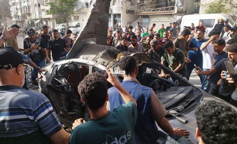 شهيد وجرحى بقصف سيارة في حي الرمال غرب غزة