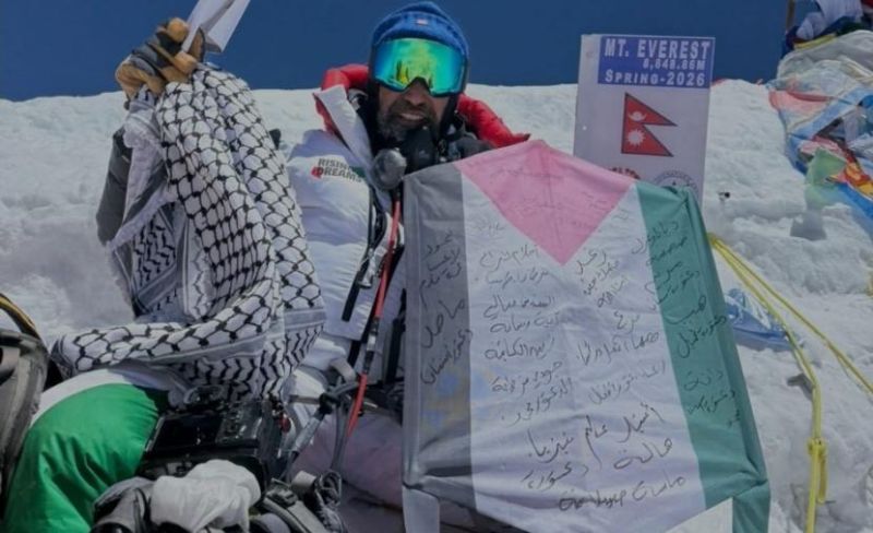 متسلق إيطالي يحمل أحلام أطفال غزة إلى قمة إفيرست