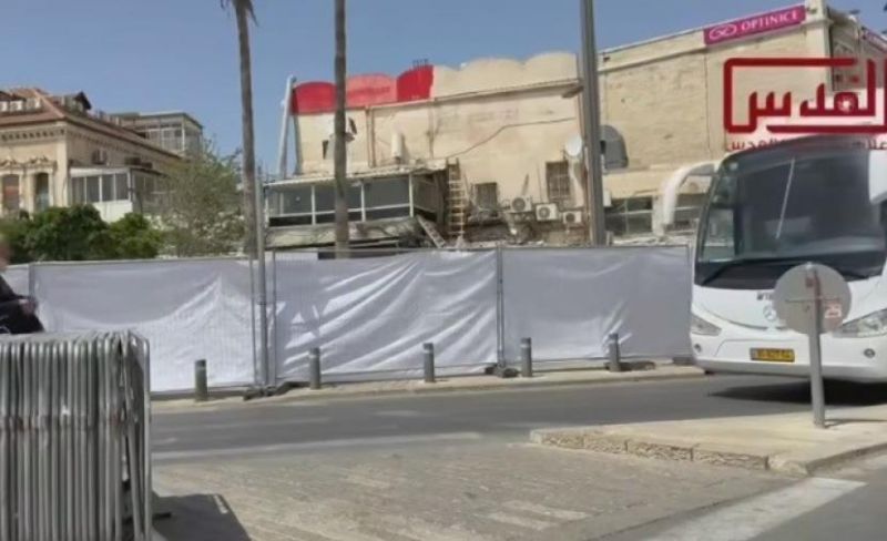 قوات الاحتلال تغلق حي المصرارة وباب العامود بسواتر حديدية