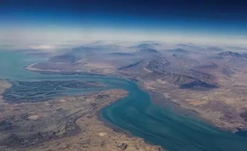 الثوري الإيراني ينشر خريطة جديدة لمضيق هرمز