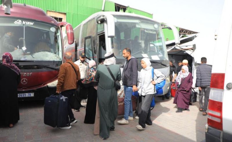 مغادرة 122 مريضًا مع مرافقيهم عبر معبر رفح