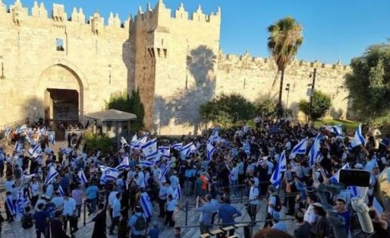 آلاف المستوطنين يشاركون في مسيرة الأعلام الاستفزازية بالقدس