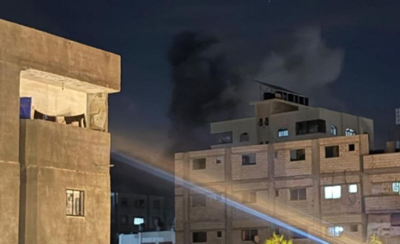 مجمع العودة: 4 إصابات جراء قصف الاحتلال منازل في النصيرات
