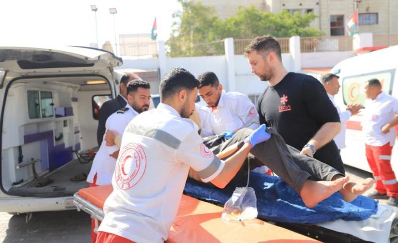 مغادرة 107 مرضى مع مرافقيهم عبر معبر رفح