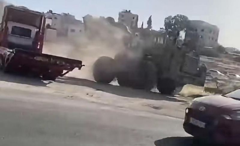 الاحتلال يغلق مداخل حزما شمالي القدس ويعتقل 20 مواطنًا