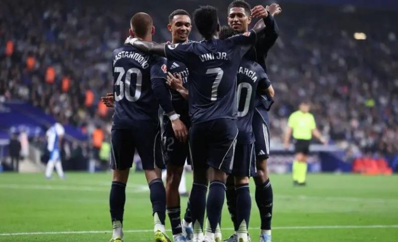الريال يفوز على إسبانيول ويؤجل تتويج برشلونة بـ "الليجا"